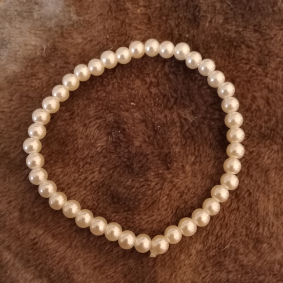 Bracelets - Picture 2 of 6